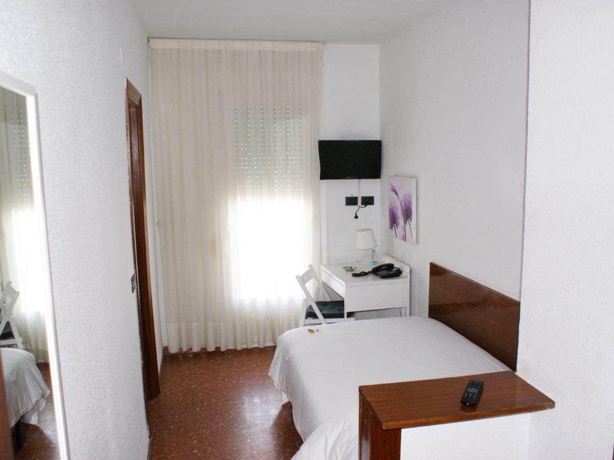 Hotel La Bilbaina Vitoria-Gasteiz Pokoj fotografie